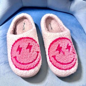 Moon Cake Y2K Smiley Face Slippers Size 5/6